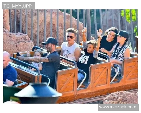 足球明星与迪士尼梦幻世界的奇妙合影瞬间分享