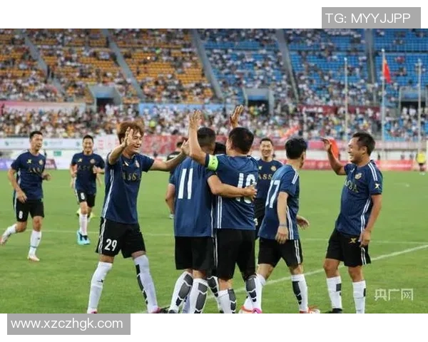 足球明星展现独特摆台姿势的魅力与风采解析 足球明星展现独特摆台姿势的魅力与风采解析